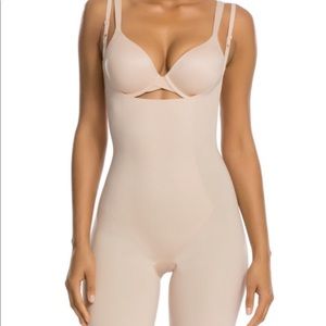Spanx mid-thigh shapeware in nude. NWT